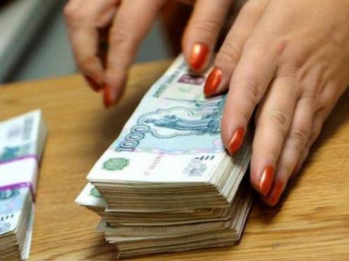 Директор аптеки незаконно премировала себя на сумму более 800 тысяч рублей