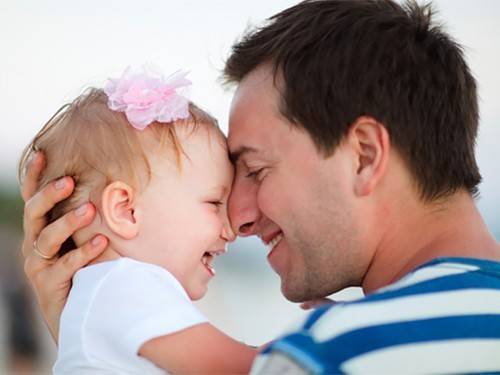 Тестостерон может влиять на то, как отец ведет себя с ребенком