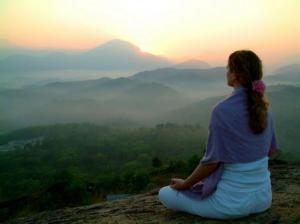 Одиночество помогает преодолеть медитация